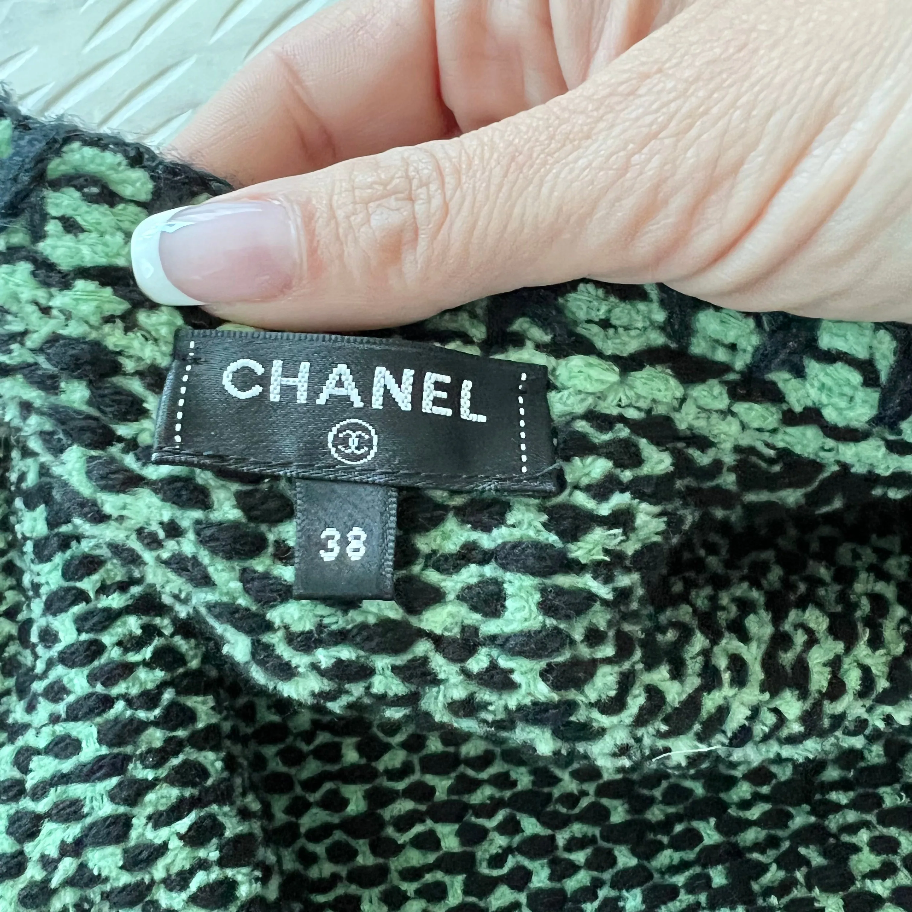 Luxurious Chanel Womens Cashmere CC Logo Cardigan Sweater