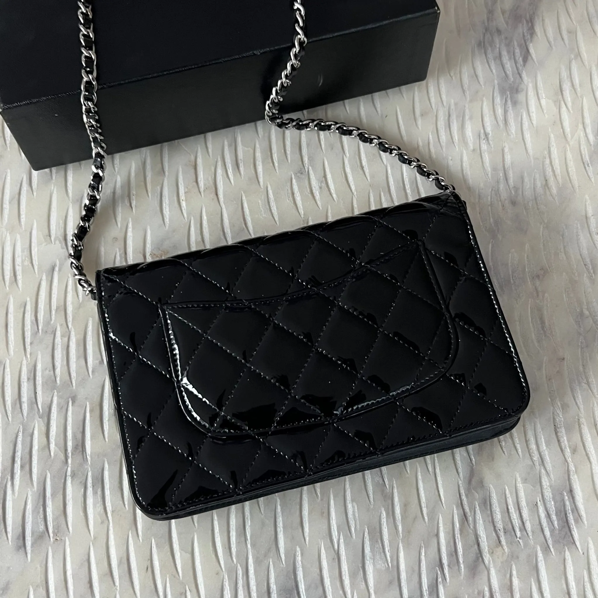 Elegant Chanel Wallet on Chain Bag - Classic Design with Versatile Functionality