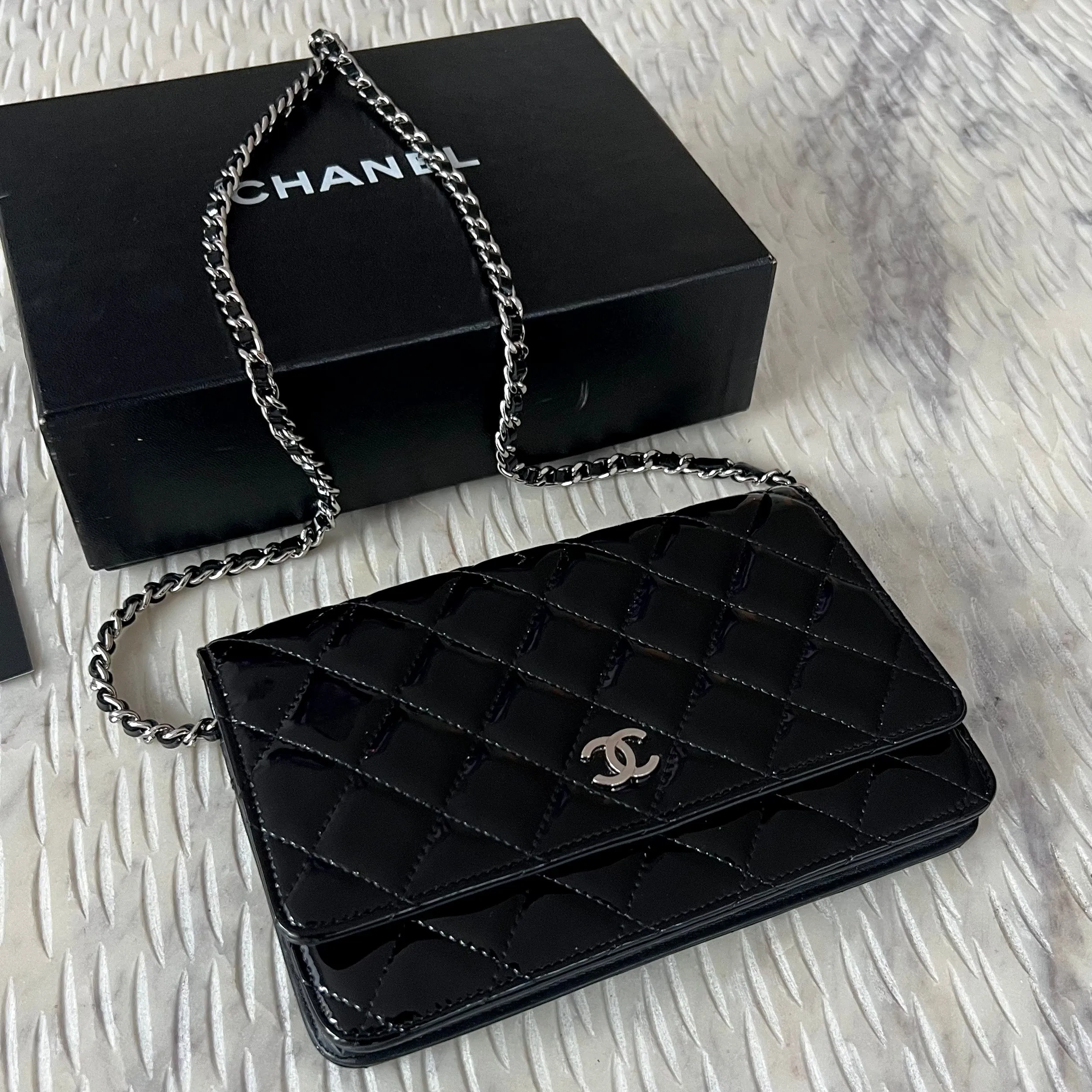 Elegant Chanel Wallet on Chain Bag - Classic Design with Versatile Functionality